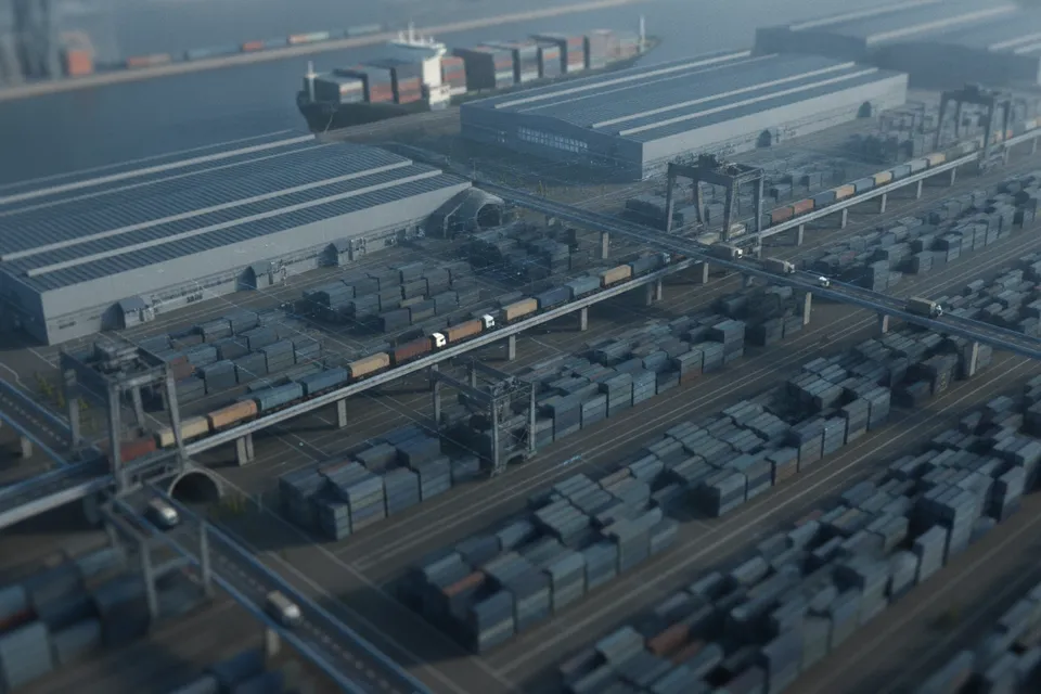 Industrielle Lieferkette mit Produktionsanlagen, Containern und Transportfahrzeugen zur Darstellung von Scope 3 Emissionen